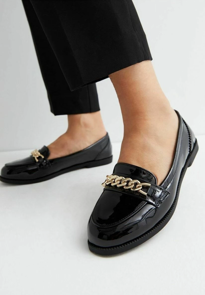 Wide Fit Patent Chain- Scarpe Senza Lacci - Black