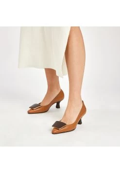 With Elegant- Decolleté - Brown