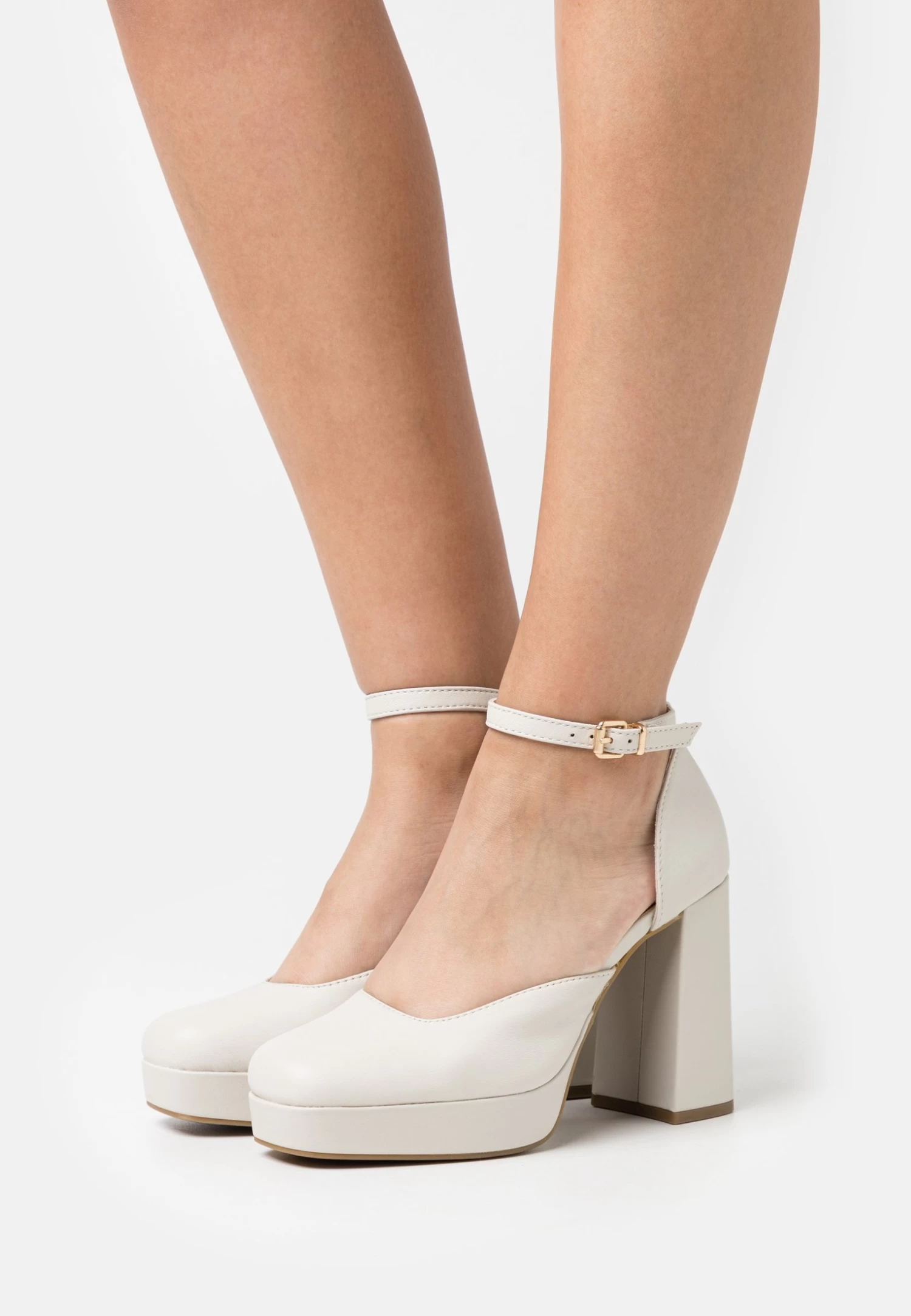 Marks & Spencer DecolletéCream Donna Tacchi Alti QM411B02E-A11