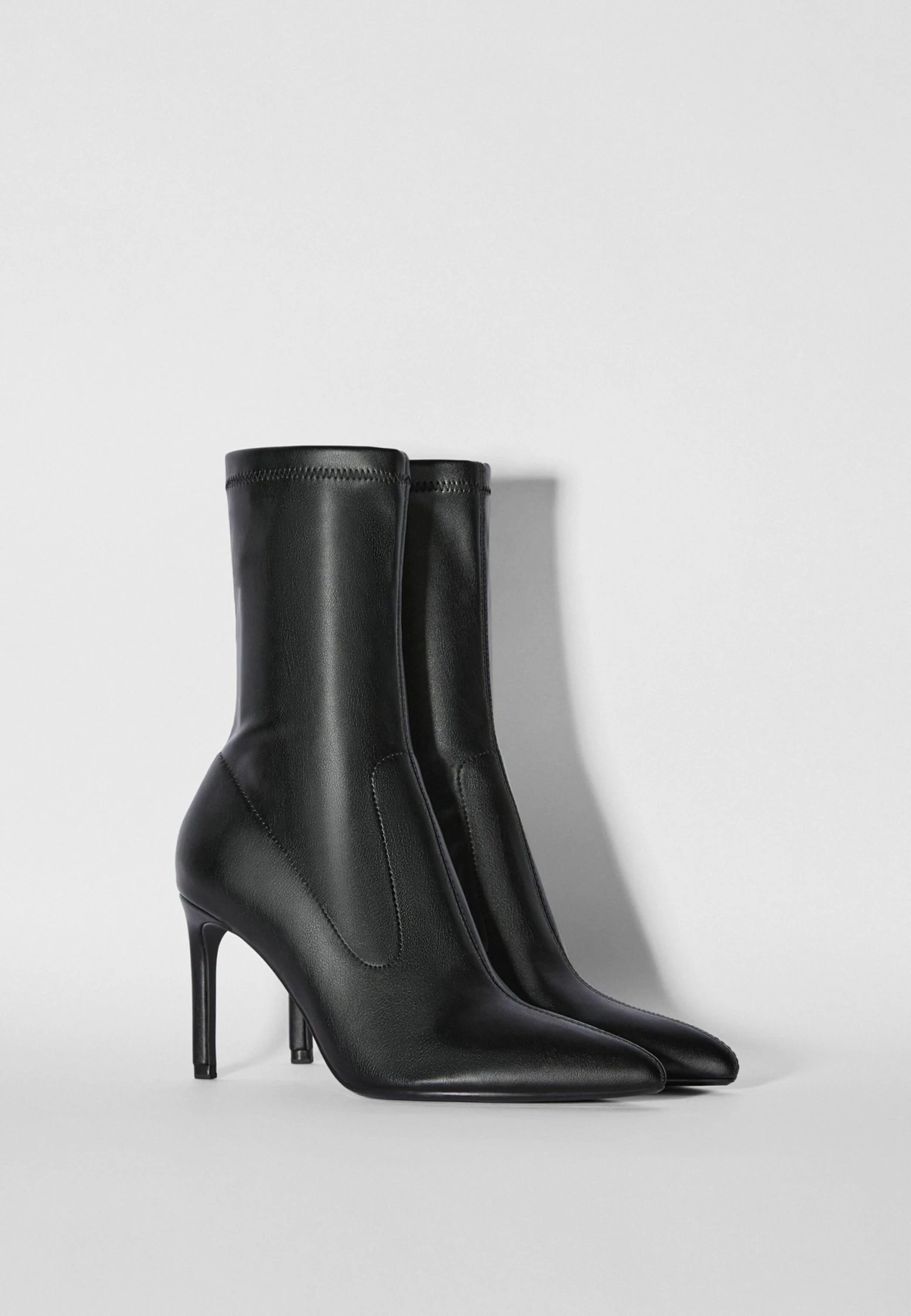 BERSHKA Fitted - Decolleté - Black - immagine 3