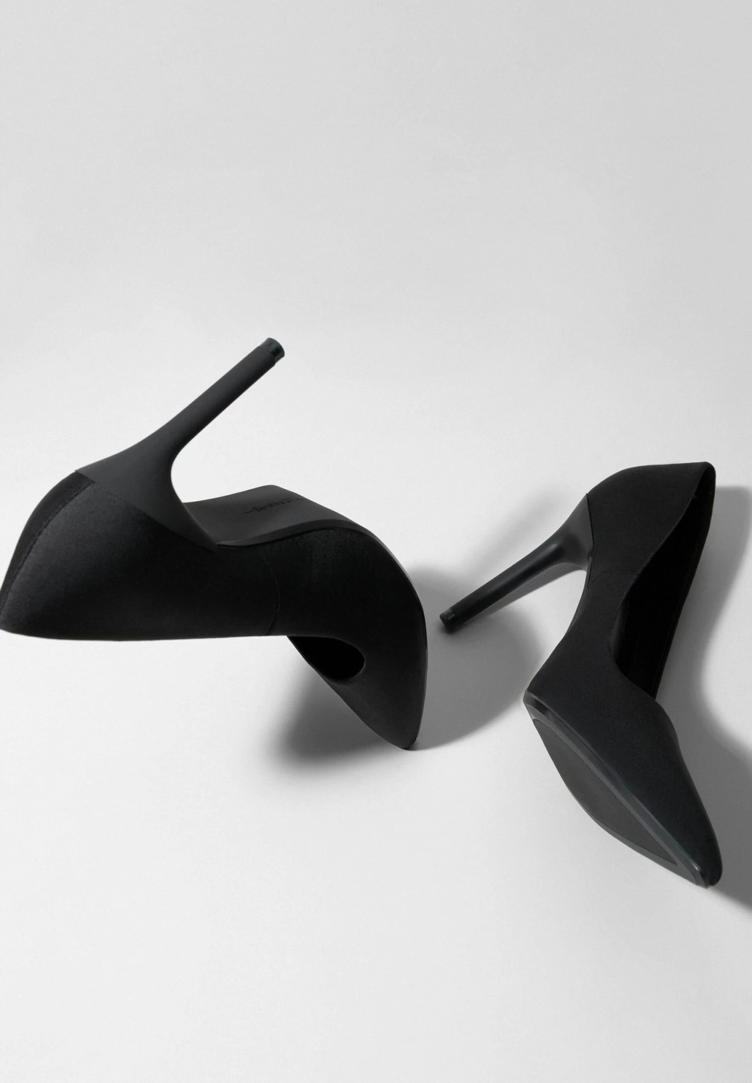 BERSHKA With A Pointed ToeDecolletéBlack Donna Scarpe Con Tacco BEJ11B02C-Q11 - immagine 7